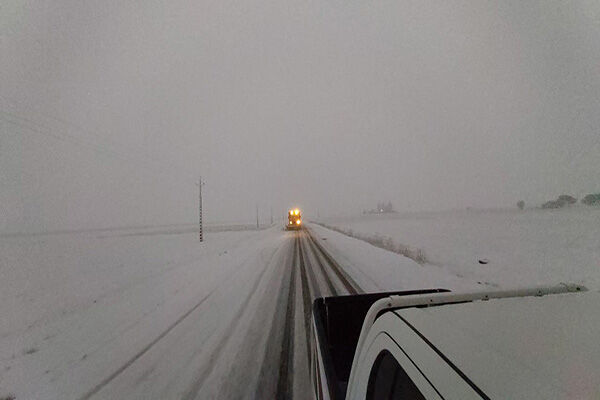 برفروبی ۱۶۰۰ کیلومتر باند از راههای استان مرکزی  برفروبی اراک