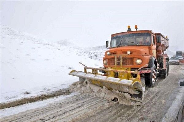 ویدیو| تلاش راهداران شهرستان الیگودرز در بازگشایی محورها