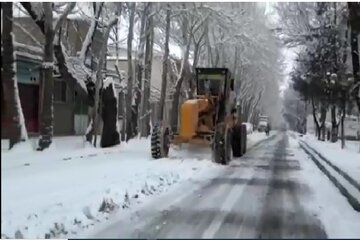 بارش برف و توصیه های معاون راهداری استان اصفهان در خوانسار