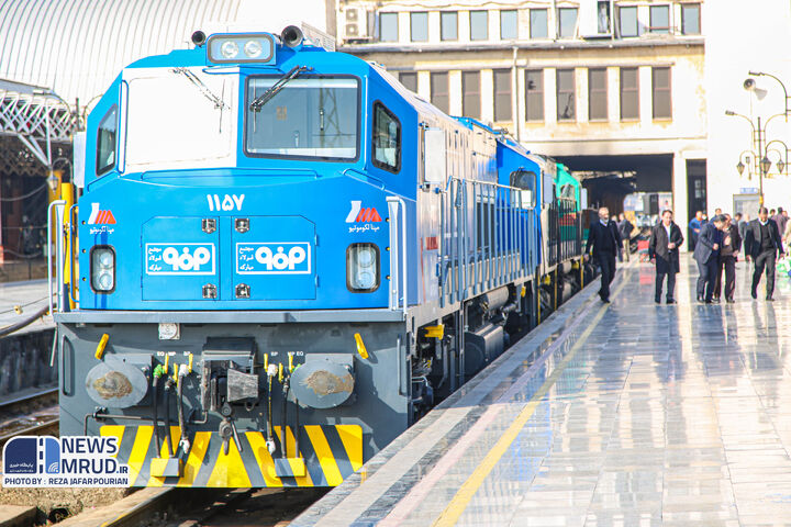 واگذاری حوزه حملونقل ریلی بار به بخش خصوصی/راه آهن رشت_کاسپین اسفندماه به بهرهبرداری میرسد ببینید | بازدید وزیر راه و شهرسازی از ۶۸۵ دستگاه ناوگان ریلی نو و بازسازی شده در ایستگاه راهآهن تهران