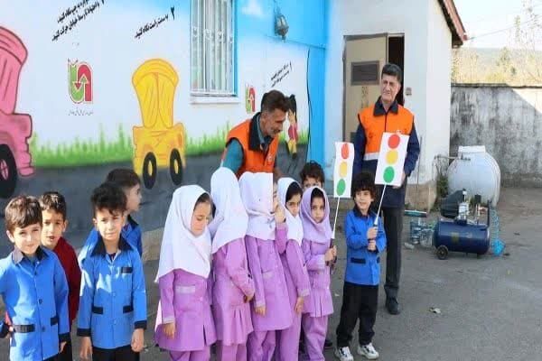 اجرای طرح ایمن سازی در ۱۰۰ مدرسه حاشیه راه های گیلان در ۱۰ ماه سال جاری گیلان