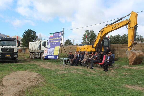 آغاز عملیات اجرایی احداث ۲۵۰ واحد مسکن ملی اساتید و کارکنان دانشگاه ایلام  مراسم کلنگ زنی مسکن ملی دانشگاه ایلام.JPG