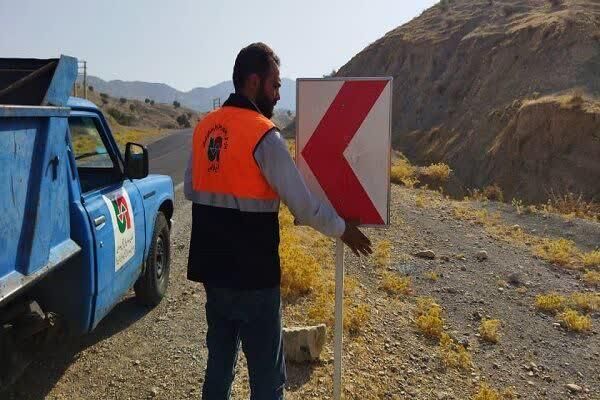 نصب بیش از ۹۰۰۰ تابلو و علائم ایمنی در جادههای استان زنجان طی ۱۱ ماه گذشته راهداری زنجان