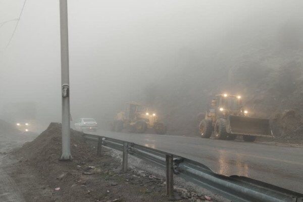 کولاک شدید و مه گرفتگی درگردنه ها و محورهای استان کرمان