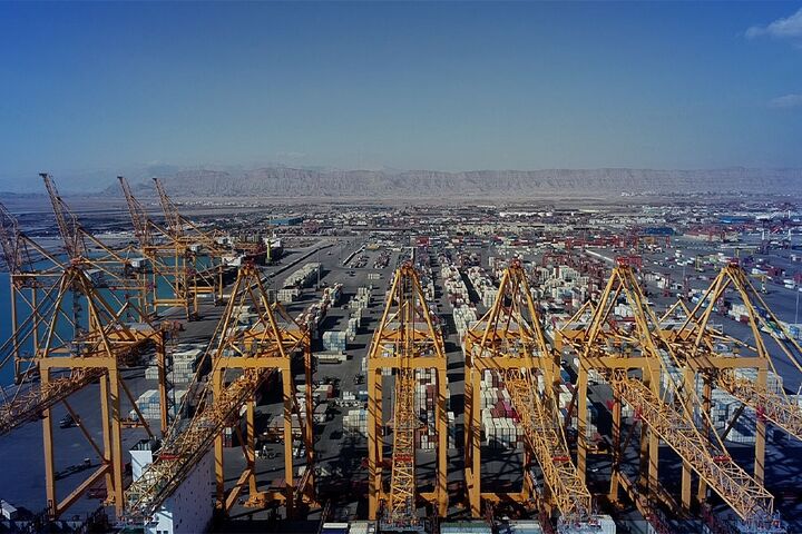 عملیات اجرایی اراضی ۲۴۰۰ هکتاری بندر شهید رجایی و بندر بزرگ مکران در دستور کار است بندر شهید رجایی