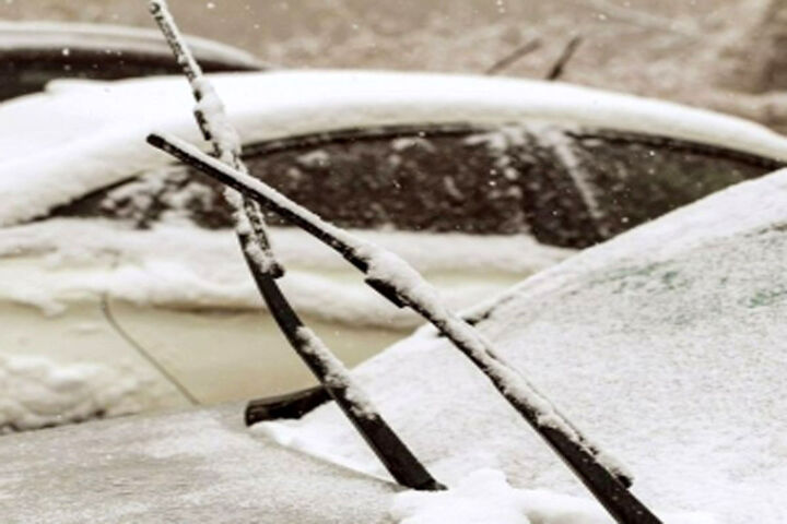 بارش برف در اکثر محورهای چهارمحال و بختیاری جاده برفی