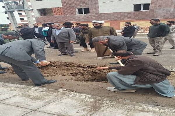 آغاز کاشت ۲۰۰۰ اصله نهال درخت در سایت طرح نهضت ملی مسکن زاهدان