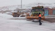 ببینید|تلاش شبانهروزی راهداران خراسان جنوبی برای بازگشایی محورهای مواصلاتی درگیر برف در استان