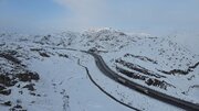 ببینید|تلاش شبانهروزی راهداران خراسان جنوبی برای بازگشایی محورهای مواصلاتی درگیر برف در استان