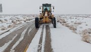 ببینید|تلاش شبانهروزی راهداران خراسان جنوبی برای بازگشایی محورهای مواصلاتی درگیر برف در استان
