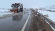 ببینید|تلاش شبانهروزی راهداران خراسان جنوبی برای بازگشایی محورهای مواصلاتی درگیر برف در استان