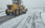 ببینید|تلاش شبانهروزی راهداران خراسان جنوبی برای بازگشایی محورهای مواصلاتی درگیر برف در استان