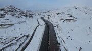 ببینید|تلاش شبانهروزی راهداران خراسان جنوبی برای بازگشایی محورهای مواصلاتی درگیر برف در استان