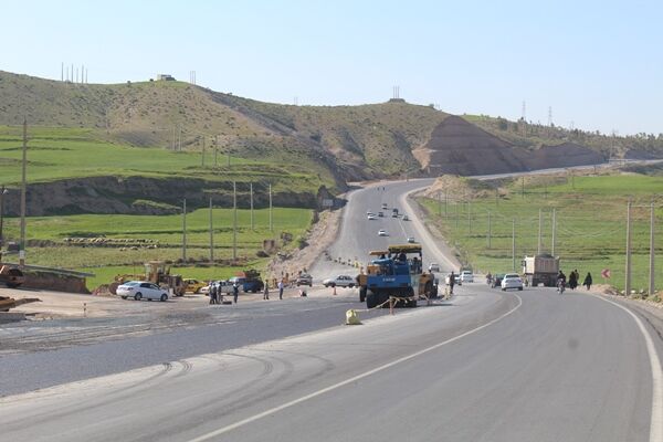 پروژه چهارخطه خروجی شهرآبدانان-مورموری به زودی تکمیل میشود آسفالت خروجی آبدانان به سمت مورموری.JPG