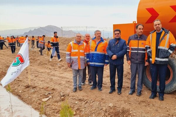 مشارکت راهداران کرمانی در کاشت ۲۰۰ هزار درخت در حاشیه راههای استان  مشارکت راهداران کرمانی در کاشت 200 هزار درخت  در حاشيه راه های استان