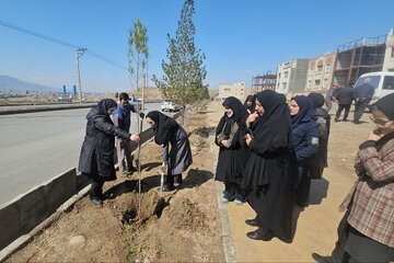 ببینید| پویش "نهال نو خانه نو" همزمان با هفته درختکاری در استان خراسان جنوبی