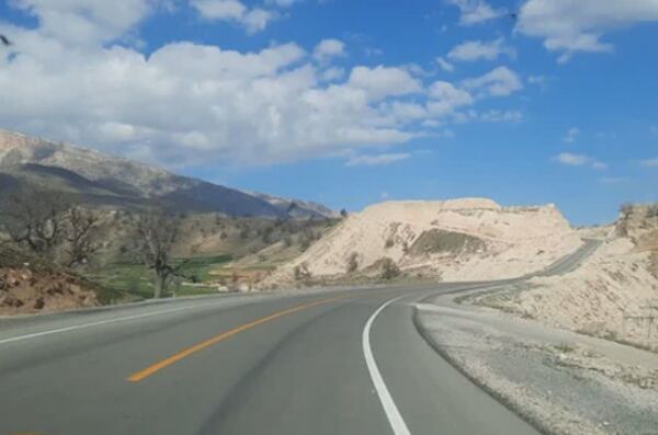 انجام خط کشی و ایمنسازی محورچشمه چاهی– سفیدخانی  جاده چشمه چاهی- سفید خانی ایلام2.PNG