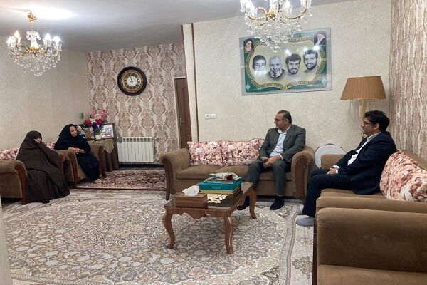 دیدار با خانواده شهدا تجدید روحیه برای خدمت به مردم است خانواده شهید