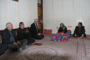 بیبینید: دیدار صمیمی مدیران راه و شهرسازی اردبیل با خانواده معظم شهدا