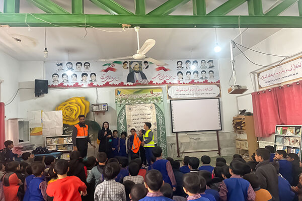 آموزش به دانش آموزان یزدی