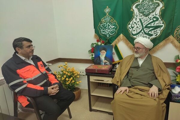 دیدار نوروزی مدیرکل راه و شهرسازی شرق استان سمنان (شاهرود) با نماینده ولی فقیه در شهرستان شاهرود دیدار نوروزی امیر عمیدی مدیرکل راه و شهرسازی شرق استان سمنان (شاهرود)