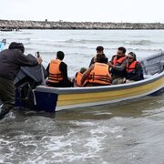 ببینید| استقبال گسترده مسافران نوروزی از شناورهای دریایی در سواحل مازندران