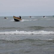 ببینید| استقبال گسترده مسافران نوروزی از شناورهای دریایی در سواحل مازندران