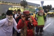 ویدیو| استقبال از مسافران نوروزی فرودگاه کرمان با کارناوال شادی