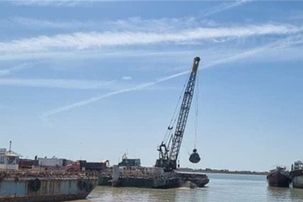 طرح لایروبی اسکلههای بندر اروندکنار عملیاتی شد لایروبی اروند