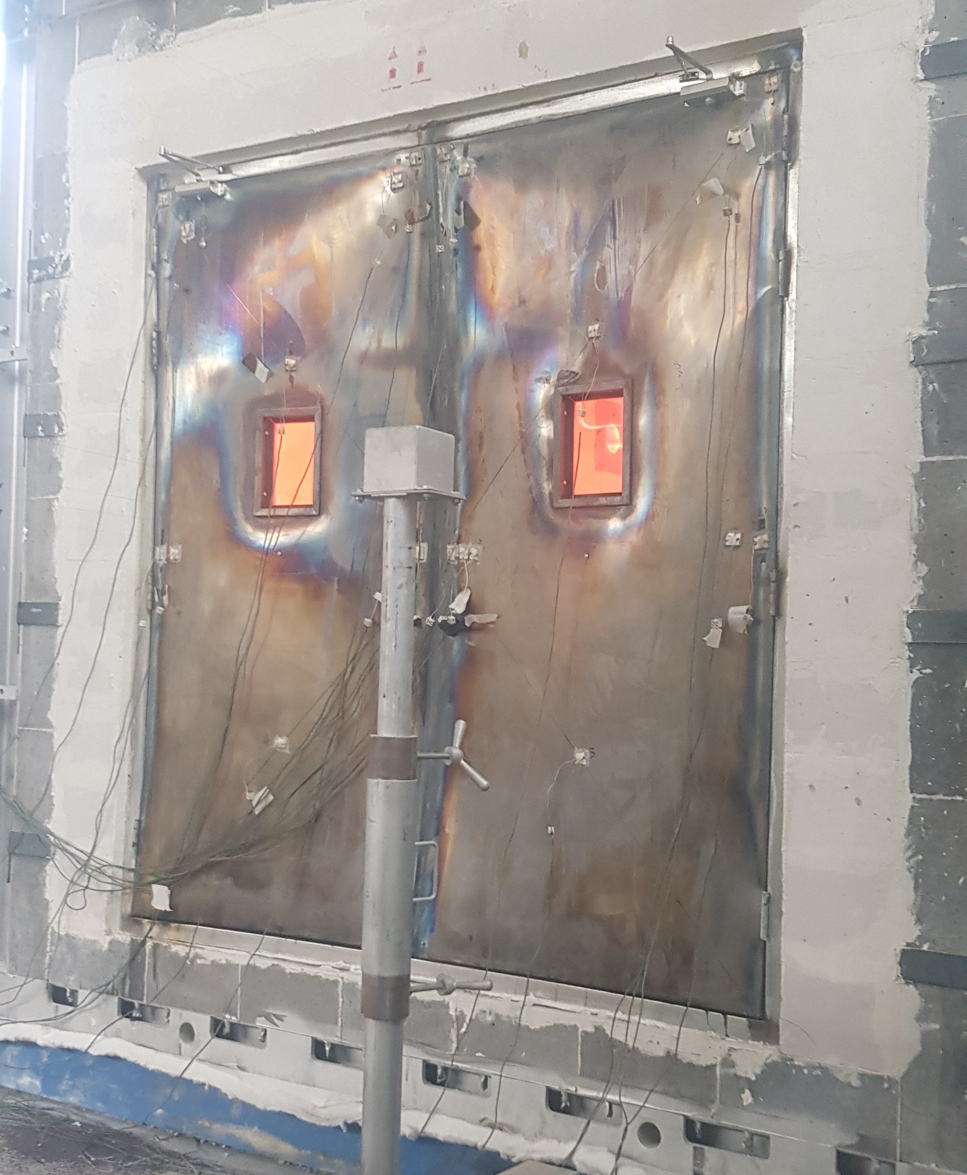 صدور گواهینامه فنی برای پوششهای محافظت کننده سازههای نفت و پتروشیمی در برابر آتش