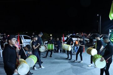 ویدیو| اجرای مراسم سنتی سنج و دمّام بوشهری به مناسبت سالروز شهادت امیر المومنین علی (ع) در محل ایستگاه پویش «چشم به راهیم» استان بوشهر