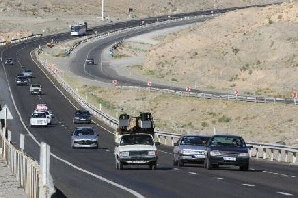 تردد بیش از ۸ میلیون خودرو در جادههای لرستان تردد