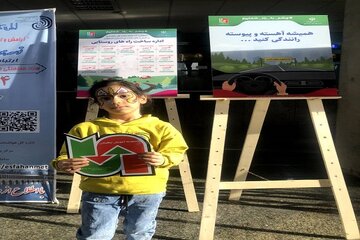 ببینید | اجرای پویش نوروزی «چشم به راهیم» در راه آهن استان اصفهان