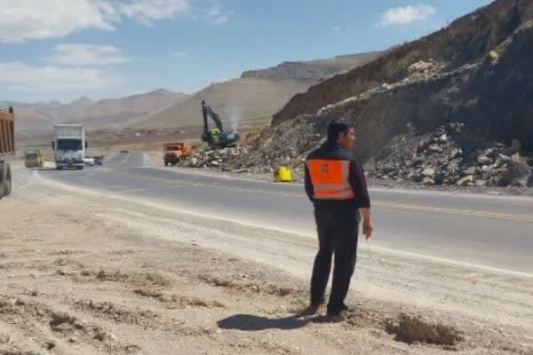 ازسرگیری پروژه رفع نقطه پرتصادف دُمه کمر در محور خُـنداب - اراک  دمه کمر