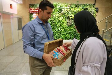ببینید | اهدای قرآن مجید در فرودگاه شهدای گرگان