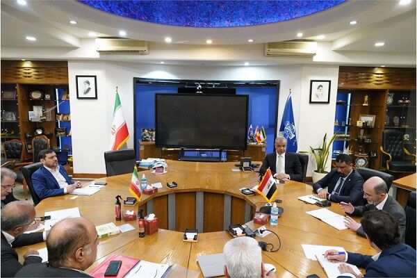 تاکید بر اجرای لایروبی اروندرود و شناورسازی مغروقهها نشست بندری