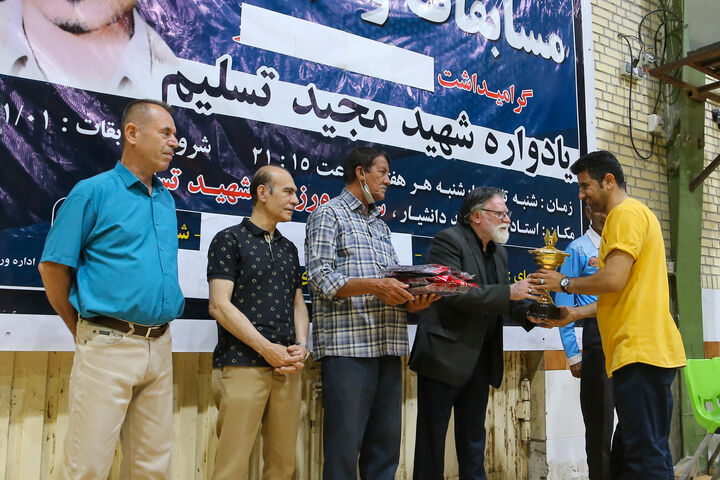 تیم والیبال اداره کل راه و شهرسازی لارستان فاتح  مسابقات جام رمضان لارستان شد