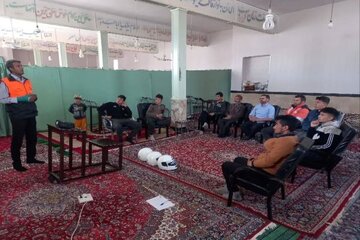 اجرای طرح آموزش ایمنی در مدارس حاشیه جاده‌ها و کاربران راه در شهرستان نیشابور