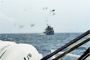 ۲۱ سرنشین کشتی خارجی در آب‌های جاسک نجات یافتند