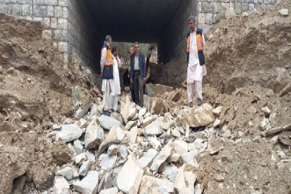 ببینید | بازدید میدانی مدیرکل راهداری و حمل ونقل جاده ای سیستان و بلوچستان از محورهای مواصلاتی خسارت دیده براثر بارندگی