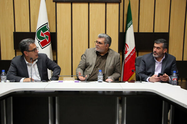 ب️بینید| برگزاری نشست بررسی روند صادرات کالا و تردد مسافر از پایانه مرزی پرویزخان در استان کرمانشاه