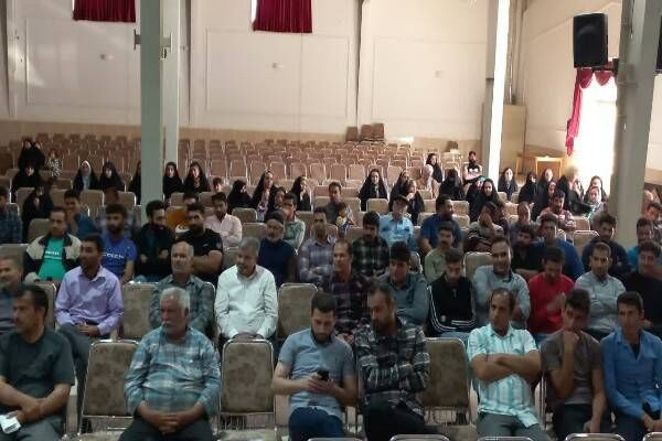 ببینید| آیین برگزاری دومین مرحله قرعه‌کشی نهضت ملی مسکن و واگذاری به ۱۰۱ خانواده در شهر محمد آباد اصفهان