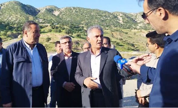 عملیات راهسازی در قطعه رانشی کیلومتر ۱۱ بزرگراه ایلام- مهران شتاب میگیرد بازدید استاندار و مدیر کل راه و شهرسازی استان ایلام از قطعه رانشی.PNG