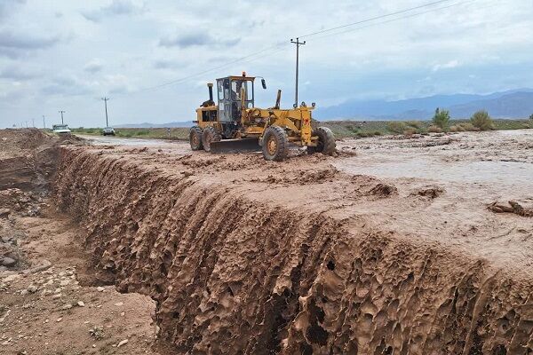 بازگشایی و لایروبی بیش از ۱۶۰۰ کیلومتر از محورهای خراسان جنوبی سیلاب خراسان جنوبی.jpg