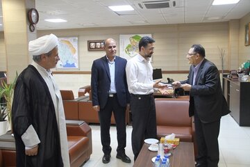 ببینید| نشست مشترک مدیرکل راه و شهرسازی خوزستان با نماینده دزفول و تقدیر از معاونین