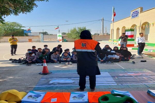 آموزش ۱۶۰۰ دانشآموز بوشهری با قوانین ایمنی عبور و مرور بوشهر