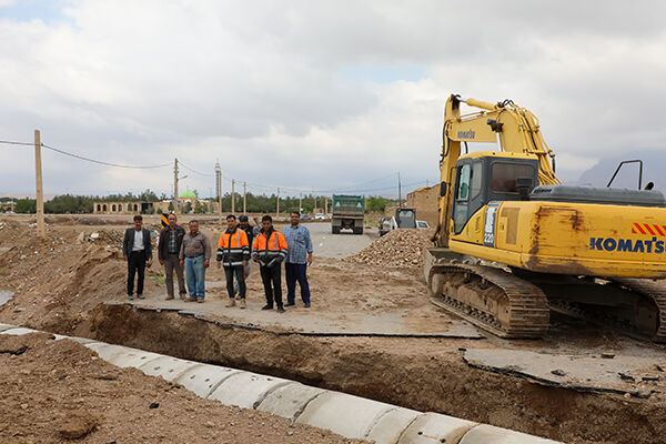 فعالیت ۱۳۵ راهدار و ۱۱۵ دستگاه تجهیزات راهداری جهت برقراری تردد ایمن در محورها سیل در محورهای مواصلاتی یزد
