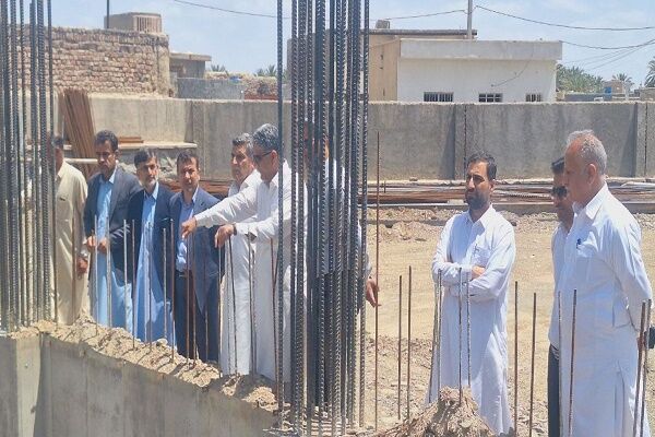 مدیر کل راه و شهرسازی سیستان  بلوچستان از ساختمان در دست ساخت فرمانداری گلشن بازدید کرد