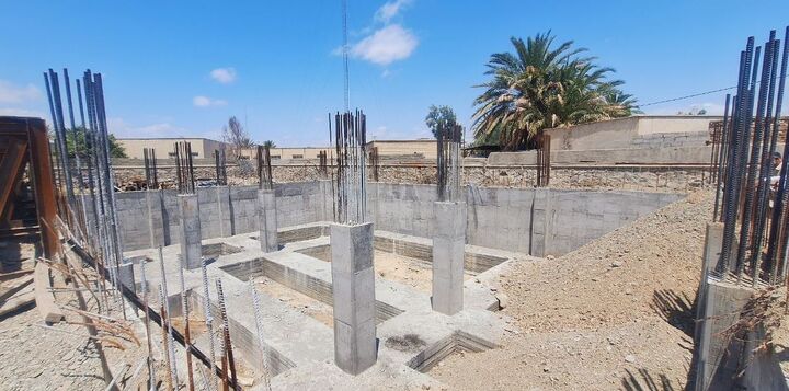 مدیر کل راه و شهرسازی سیستان بلوچستان از ساختمان در دست ساخت فرمانداری گلشن بازدید کرد