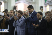 ببینید| حضور وزیر راه و شهرسازی در نماز جمعه و دیدار با امام جمعه تبریز